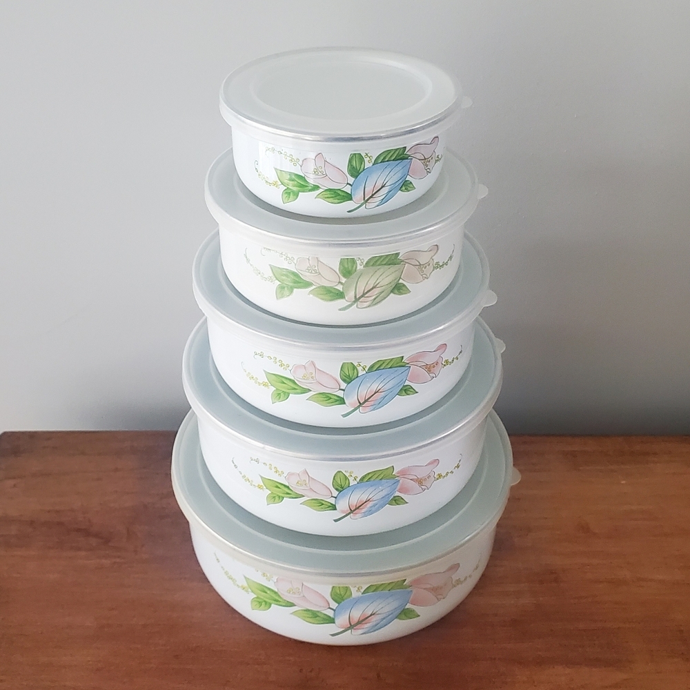 Vintage Enamelware Metal Nesting Bowls with Lids